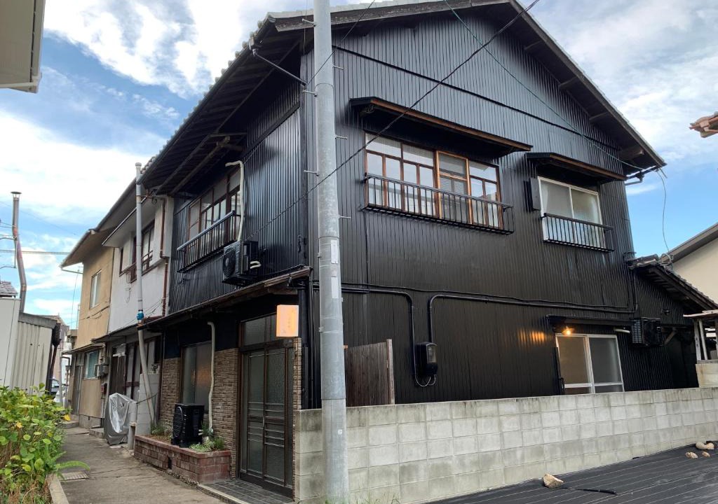 Onomichi House | つばめ荘 Tsubamesou 尾道駅から徒歩と渡船で15分 情緒あふれる尾道ステイ 鍵付き駐輪場と駐車場あり supported by COCOSTAY