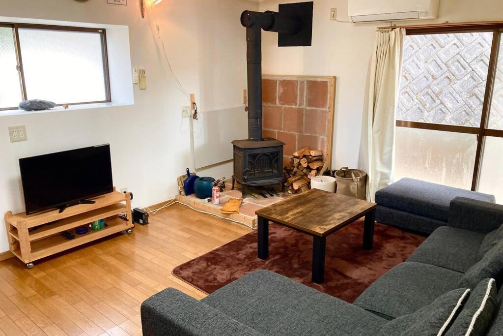 Toon Apartment | テントサウナのある棚田の前のお家 Miuchi house