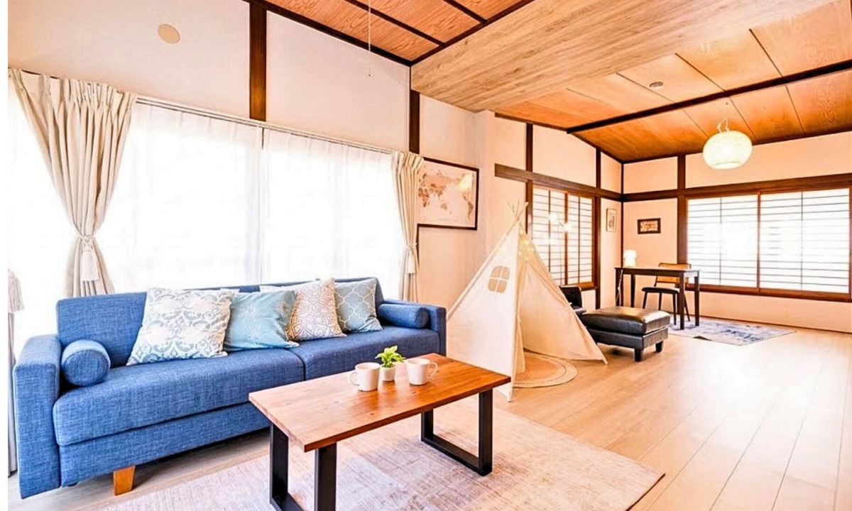 Oi-machi House | 富士山を臨むビーチまで５分｜希少な古民家一棟貸し｜木の温もり｜友人・家族とゆったり過ごす広々100㎡｜長期滞在に嬉しい自転車・ジム利用可｜独立乾燥機