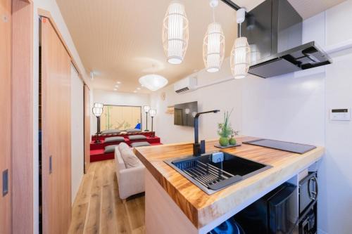 Joto House | 梅 江戸時代をイメージしたお宿 最寄り駅は大阪駅 心斎橋 京都へ直通 8ベッド 3バスルーム