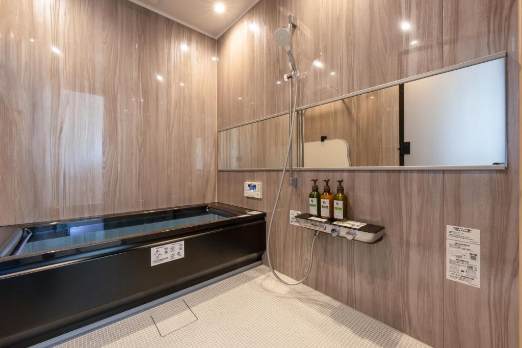 Oarai Apartment | 波と月