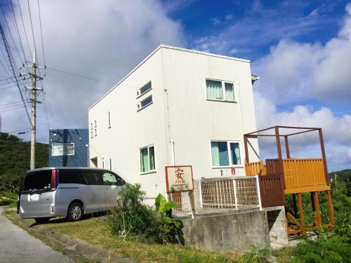 Kaneshi Villa | 空海山の自然豊かな景色が見渡せる常夏の沖縄にある貸別荘Ann