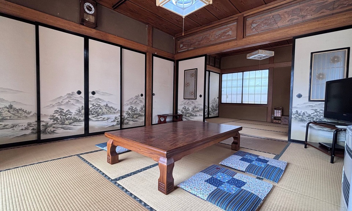 Obanazawa House | 1 old house for rent/4 bedrooms/Max. 8 people/18 min. drive to Ginzan Onsen