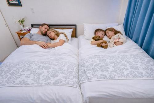 Kita Apartment | 2BR in Tokyo 40 sqm 10 min walk to subway Direct access to Ueno and Akihabara Quiet Ideal for families and groups