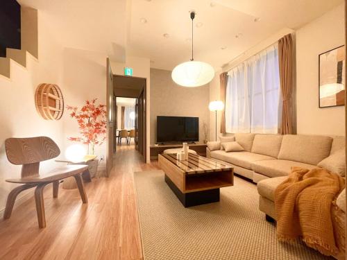 Kamitakada Apartment | A home that captures the colors and spirit of Japan