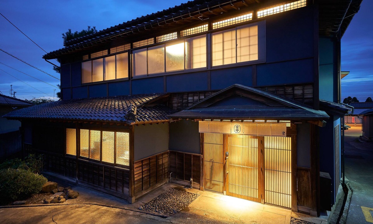 Inami Apartment | Bed and Craft