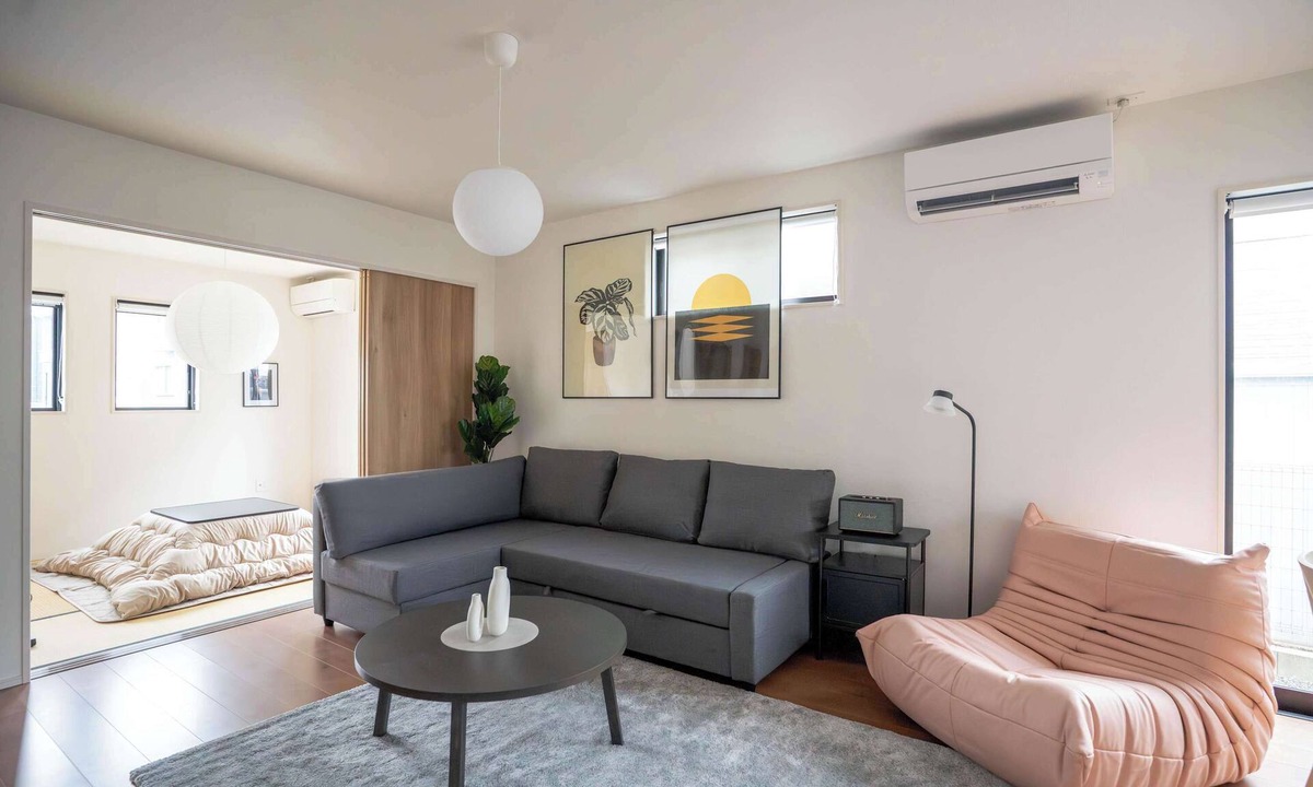 Ozu Apartment | Bright 4BR Home in Ozu Sleeps 11 by Restavio