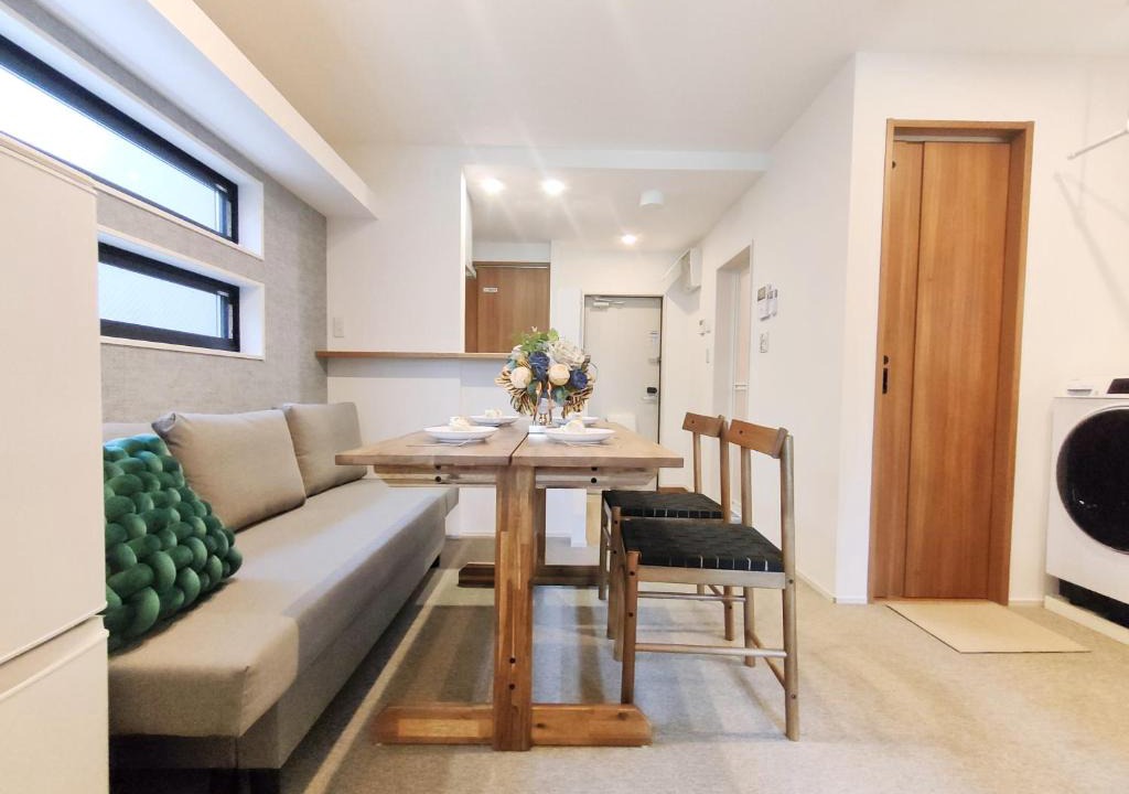 Honmachi Apartment | C3 Shibuya new hotel, 2 bedrooms and 1 living room, 7 mins to ST Max 6P 渋谷全新酒店 全新装修 两室一厅 交通中心 车站7分钟 最大6人 直达新宿 涉谷 表参道 品川 池袋 上野 代代木 银座 原宿