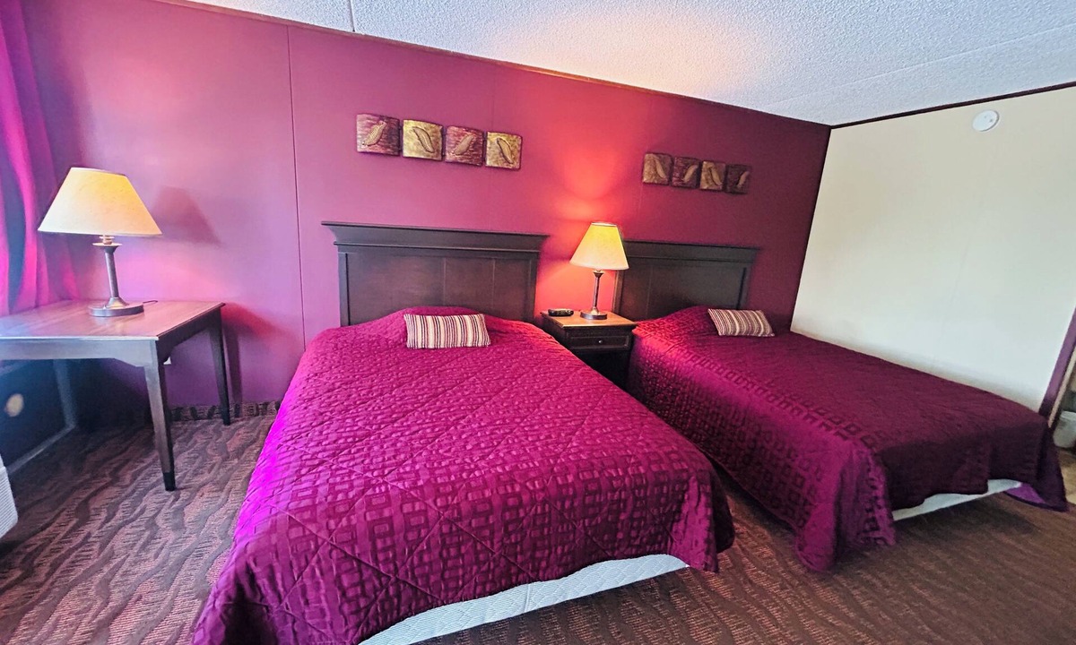 Branson West Hotel | Colonial Mountain Inn Branson MO
