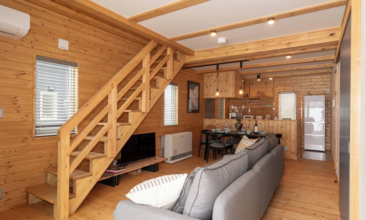 Iida Ski Chalet | Creekside Chalets Hakuba