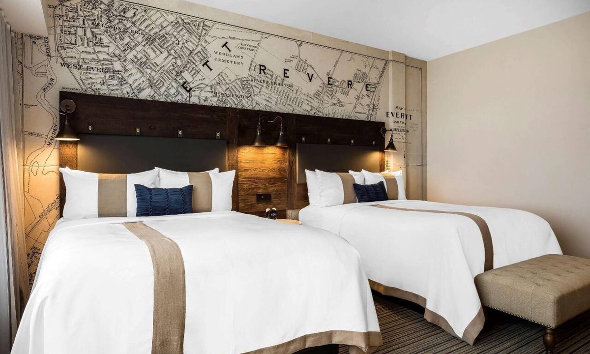 Everett Hotel | Double Queen Beds Unit, Perfect for Traveling Family or Groups | Free Parking
