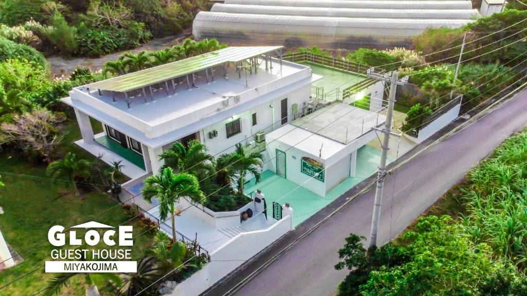 Miyakojima Apartment | GLOCE PORT SIDE HOUSE l 砂山ビーチ近くのオーシャンビューバルコニーハウスを貸切 長期滞在向け BBQ可
