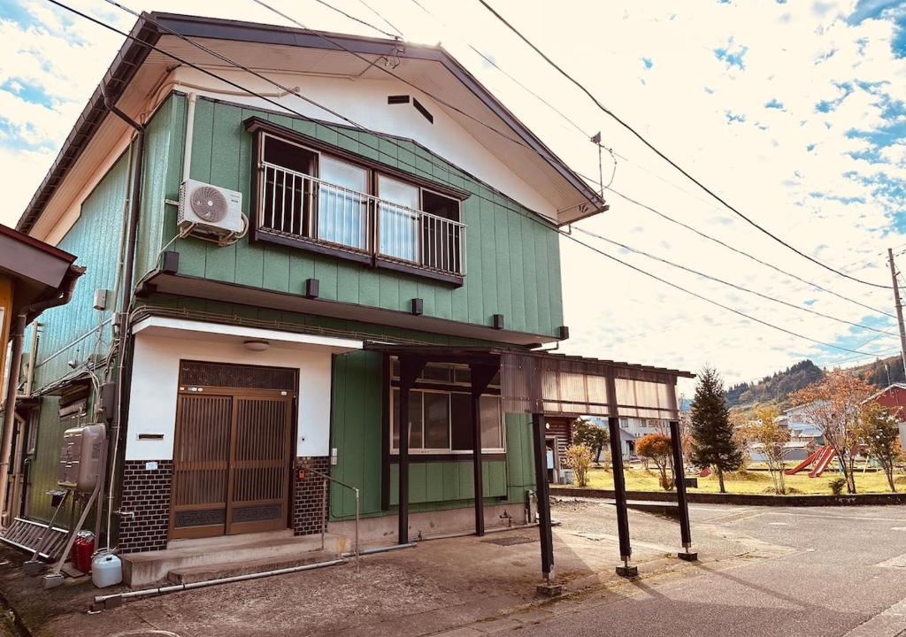 Minamiuonuma House | Green House- 200 m from Urasa Station