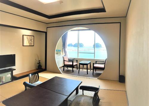 Toba Hotel | Kochoran
