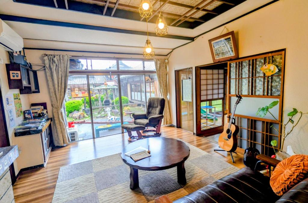 Kakamigahara House | Kominka engawa