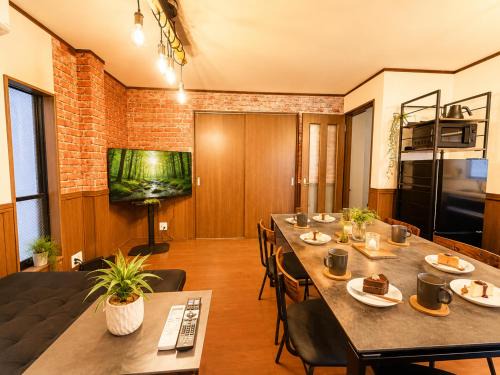 Higashimikuni Apartment | LEON RESORT HOTEL Max14people Shinosaka 1min Higashimikuni 4min Umeda 7min Nanba Shinsaibashi 14min USJ Great location Private House 最大14名 新大阪 新幹線 東三国 梅田 心斎橋 難波 立地最高 大阪観光