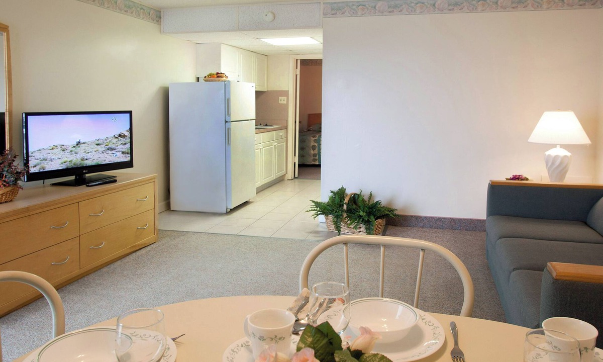 Wildwood Crest Hotel | Lotus Inn - Pool Efficiency - ADA