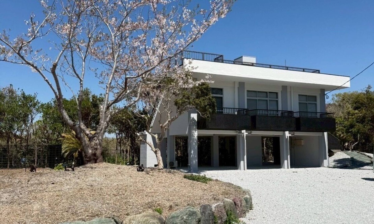 Tateyama House | Luxury of doing nothing" surrounded by the sea and sky ｜Villa for rent with rooftop terrace Overlooking the sea from the rooftop, the facility is equipped with a dog run, allowing you to enjoy a luxurious time with your dog.