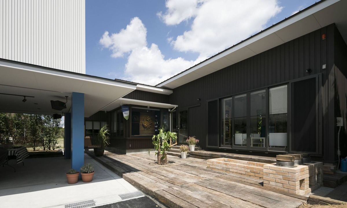 Yokoshibahikari Cottage | Nanja Monja