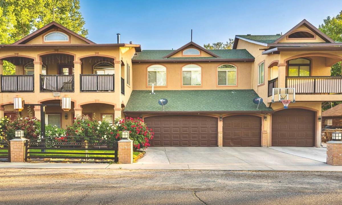 Lehi Apartment | New Build Luxurious Modern Apartment With a Private Garage And a Covered Porch