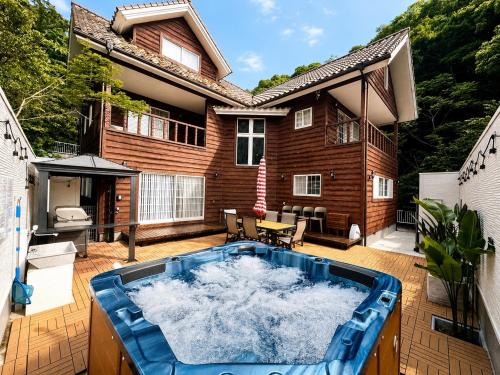 Kisami Villa | OceanWood Villa ファミリーやグループに最適 吉佐美大浜徒歩12分 広々220平米貸切ヴィラ 温水ジャグジー付 ペット可
