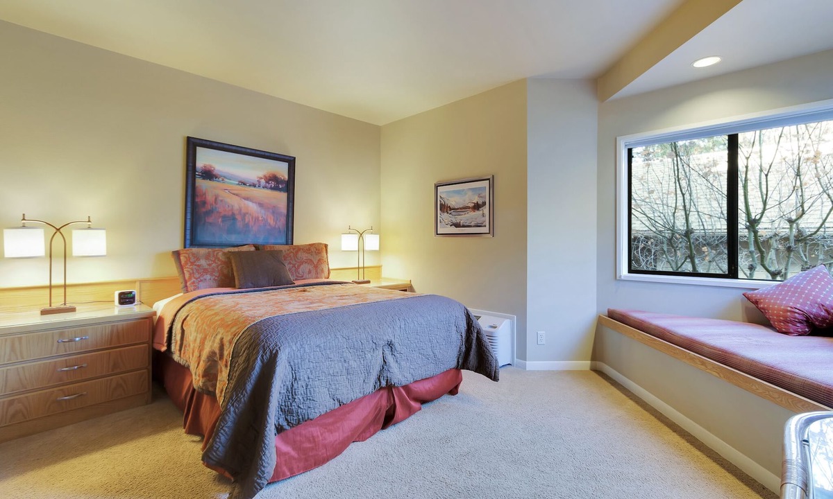 Century West Hotel | Private Mt. Bachelor Village suite in Bend with access to resort hot tubs/pool