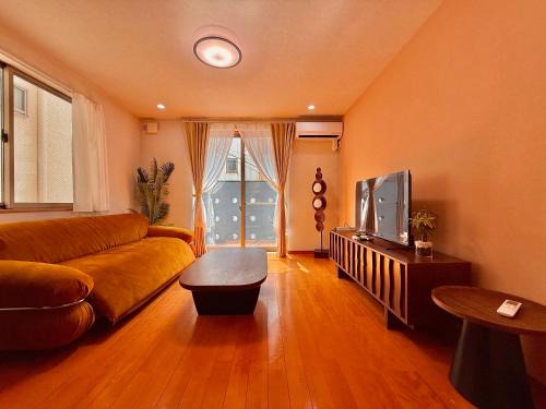 Honmachi Apartment | S2涉谷中心 交通枢纽 涉谷车站6分钟 无限视野 最大2人 Shibuya center 6 mins to ST Max 2P 直达新宿 涉谷 表参道 品川 池袋 上野 代代木 银座 原宿
