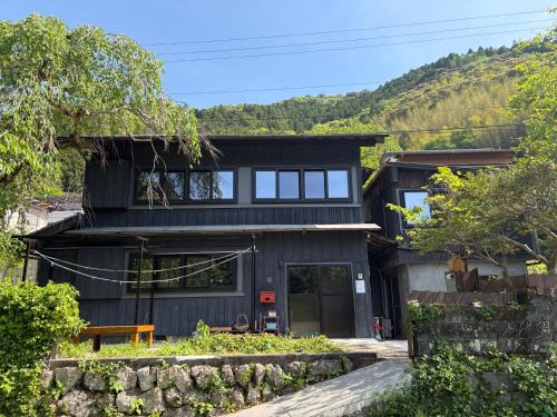 Kochi House | Sakura House 高知駅車で20分-豊かな自然を味わう山の一棟貸し