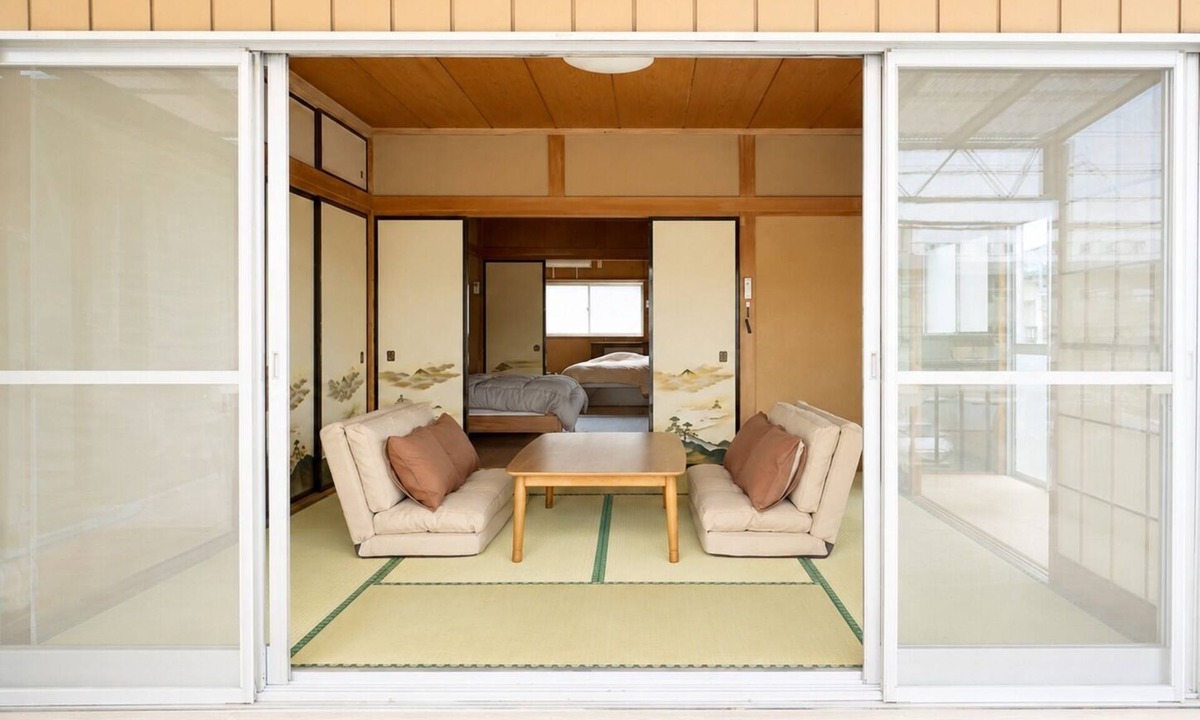 Omama House | The Old Futon Shop HU1