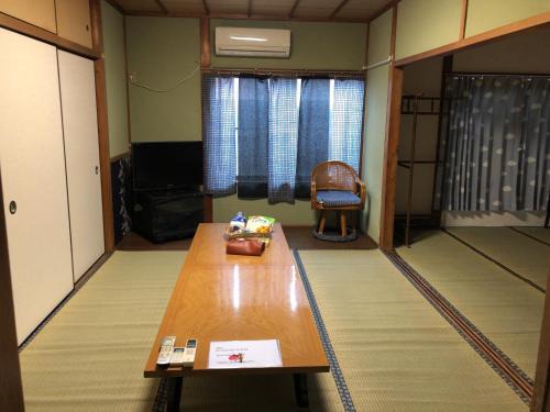 Tanabe House | TSUKASA HOUSE Nearby meals shops and Station English OK Kumano Kodo quiet Private Room Luggage storage shipment 無料駐車場