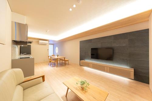 Hida Takayama Onsen Villa | Yugen No Uta-Modern Home near Takayama Old Town, Free Parking, 5-min Walk to Miyagawa Market