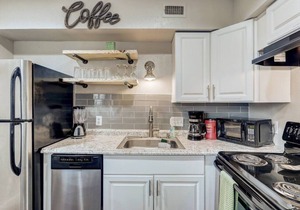Cozy Downtown Condo/Perfect for a Couple in Austin