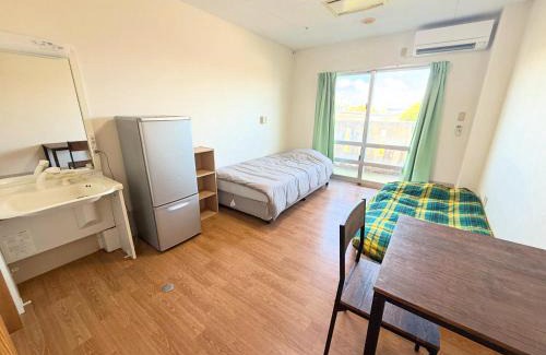 Kin Hostel | ハイ沖縄金武店トイレお風呂共用 プレオープン中駐車場有 ペット同伴可能長期滞在可能2025年10月より車貸し出しサービス有希望であればお申し付けください