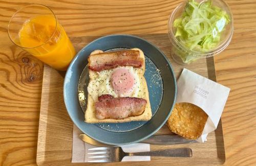 Miyaura Hostel | Coliving & Cafe SANDO