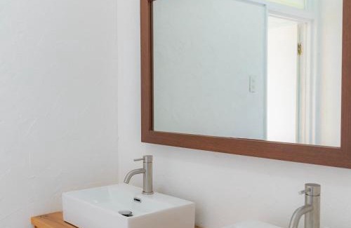 Taketomi-jima Taketomi-cho Hostel | the Sanctuary Kohama Retreat