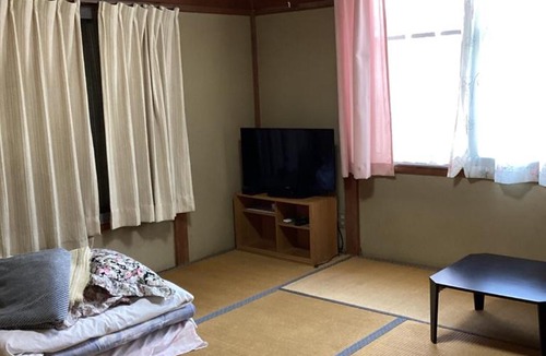 Goi House | いちご荘