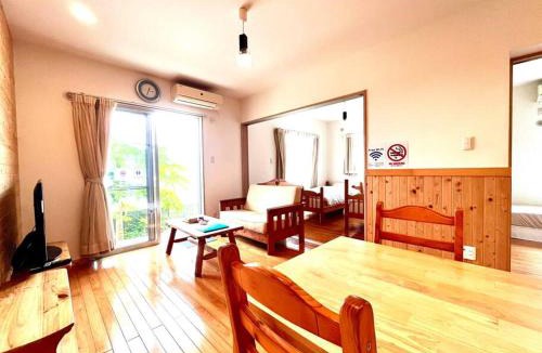 Okinawa Apartment | お子様連れ&動物好き大歓迎！産みたての卵を収穫体験できる宿