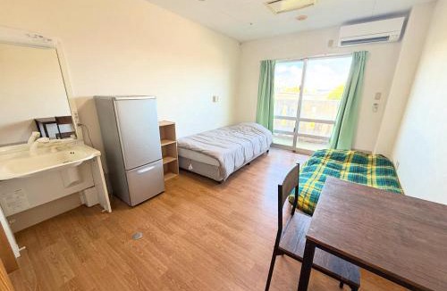 Kin Hostel | ハイ沖縄金武店トイレお風呂共用 プレオープン中駐車場有 ペット同伴可能長期滞在可能2025年10月より車貸し出しサービス有希望であればお申し付けください