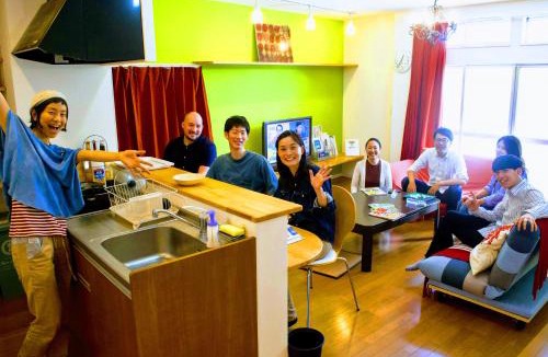 Kochi Apartment | ルルルあたご 家族グループ向け 全室キッチン トイレ シャワー付