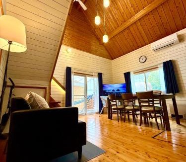 Kusu House | 一棟まるっと温泉別荘 天井高7ｍ 50インチ映画見放題 屋根付BBQ 街まで車7分 湯布院30分 アニメ聖地10分