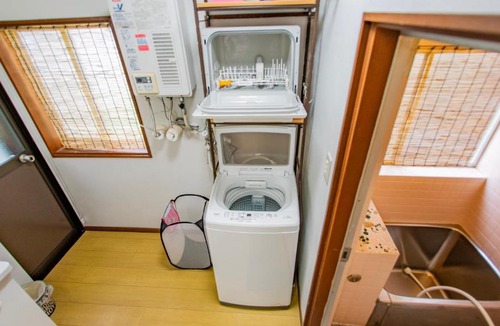 Joetsu Apartment | 上越の別荘 青い海の家 Blue Sea House