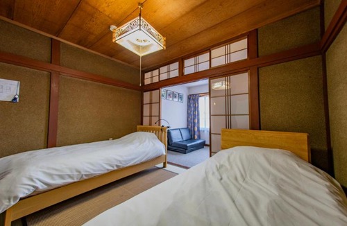 Joetsu Apartment | 上越の別荘 青い海の家 Blue Sea House