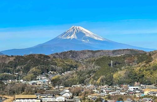 Izu House | 天然温泉-富士山パノラマビュー-プライベートデッキで非日常体験を-伊豆の温泉付き貸別荘-中伊豆noie
