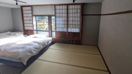 Motoyama-cho House | 川まで徒歩1分川沿いにある一軒宿あせみ