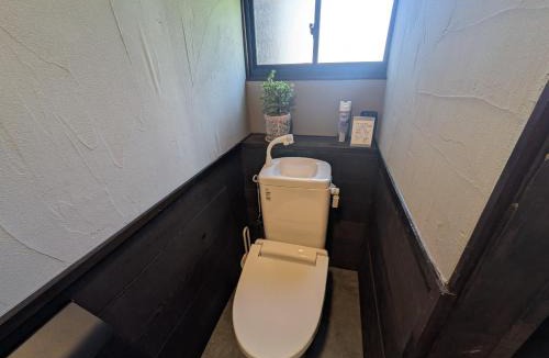 Motoyama-cho House | 川まで徒歩1分川沿いにある一軒宿あせみ