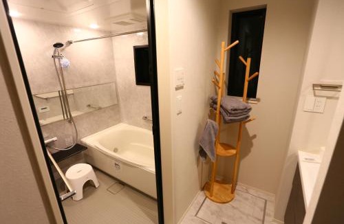 Shinjuku Villa | 新宿大江戸線 l Metro 4 min to Shinjuku St l Luxury Home in Shinjuku City