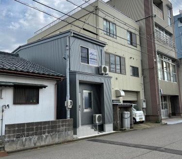 Fukui House | 新築 福井駅徒歩20分 民泊 eclat エクラ 松本 Ｂ号室
