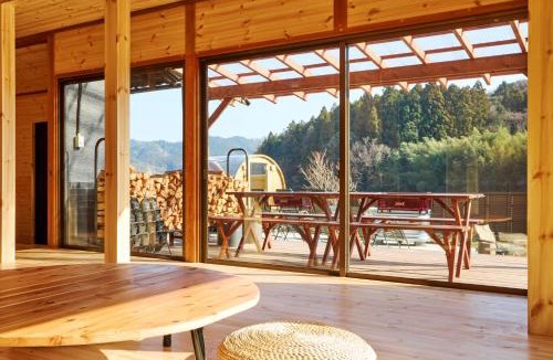 Kimitsu House | 星が降りそそぐVilla 都心から70分 にぎわいOK完全プライベート空間 吹抜けサウナ 最大8名 雨でもBBQ 天体観測 田園が広がるぽつんと宿