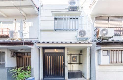 Joto House | 梅 江戸時代をイメージしたお宿 最寄り駅は大阪駅 心斎橋 京都へ直通 8ベッド 3バスルーム