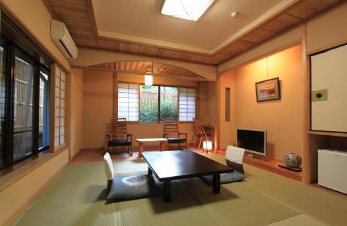 Hakone Hot Springs Hotel | 温泉旅館 湯さか荘